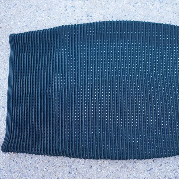 BEBE Green Ottoman Knit Pencil Skirt XS Curve Tracing Ribbed Stretch $91+ - Picture 3 of 11